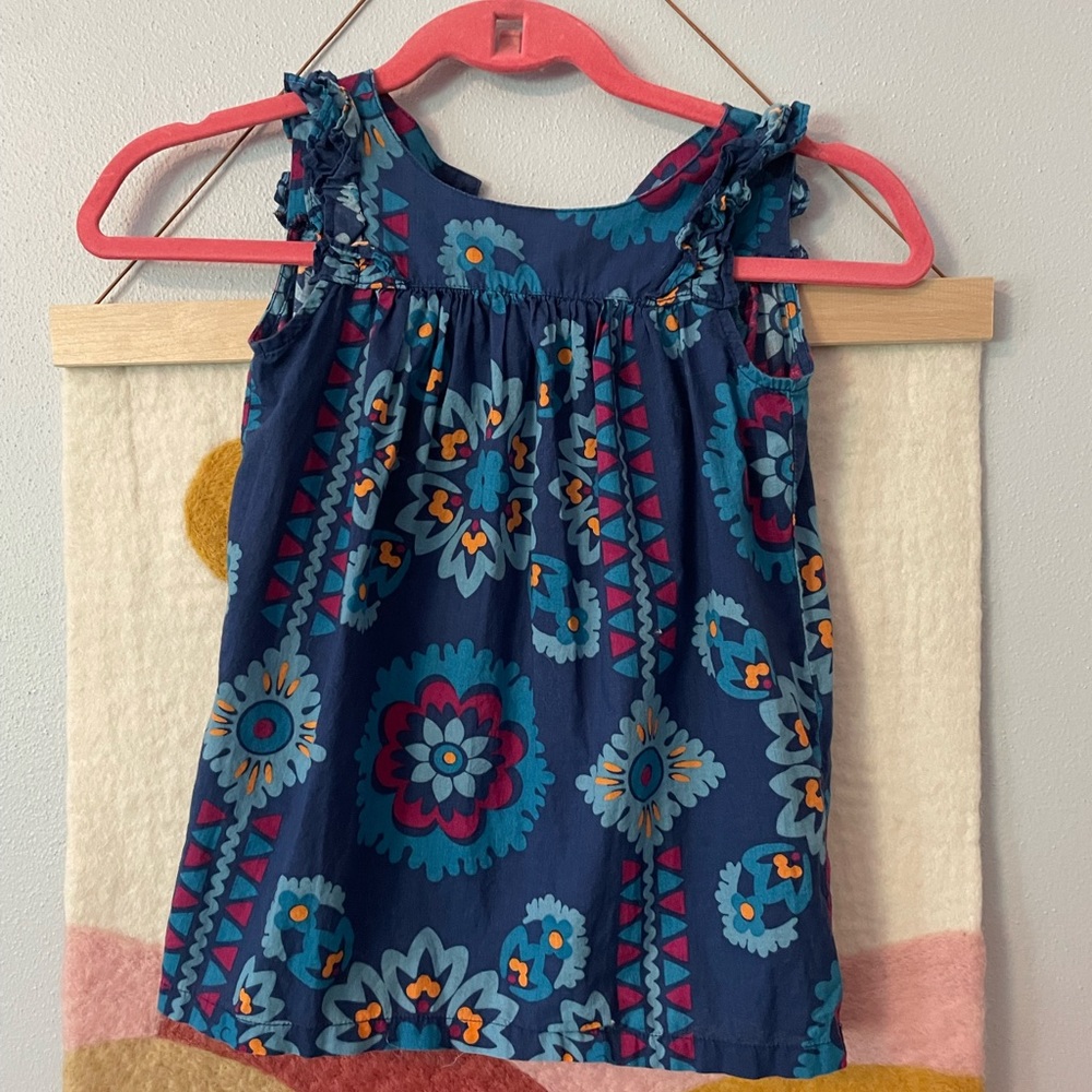 Tea dress size 6. Excellent condition and adorable!